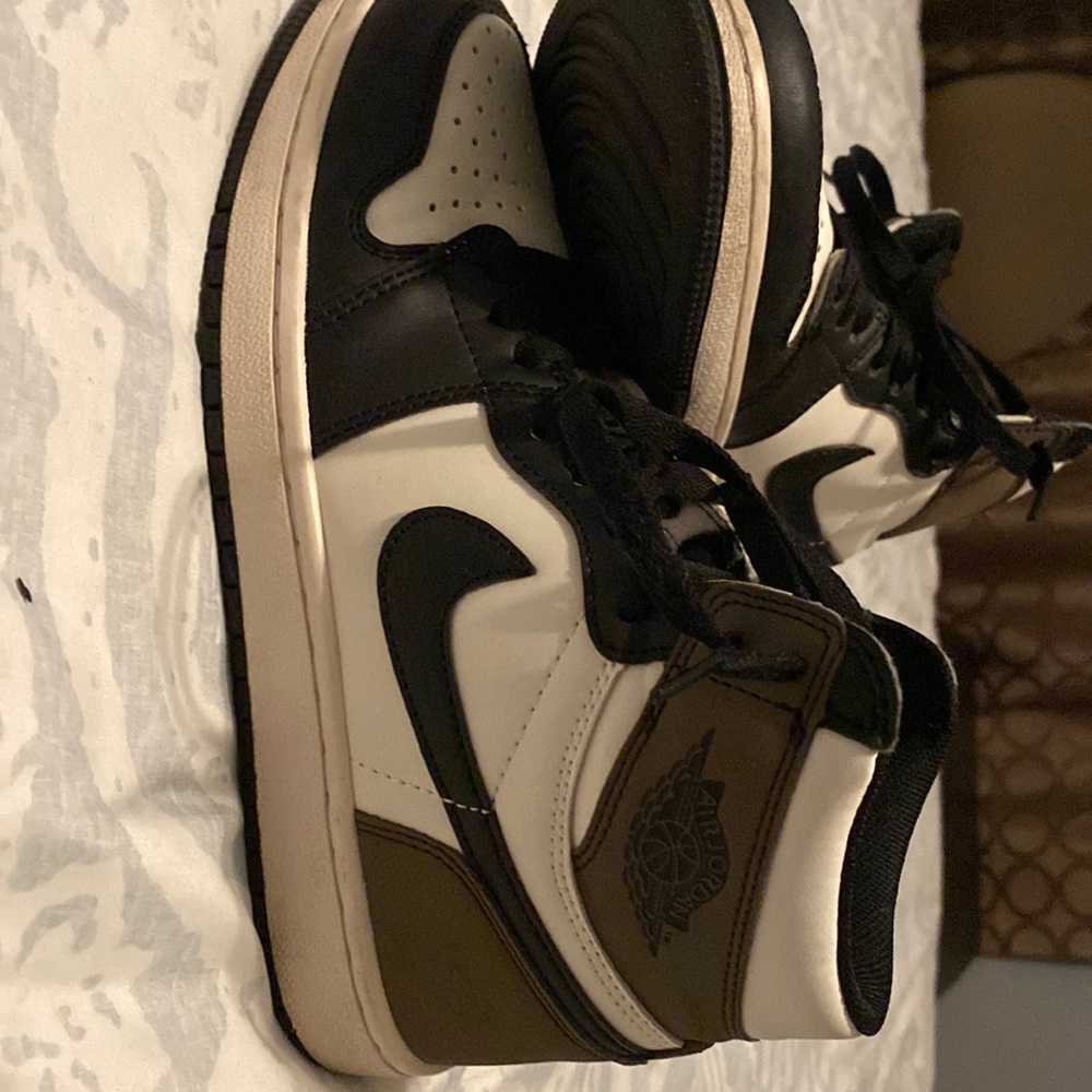 Here are Jordan 1 High Retro Dark Mochas used a couple times